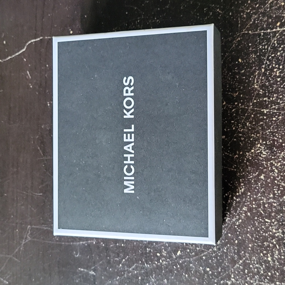 Michael Kors Wallet - Picture 6 of 7